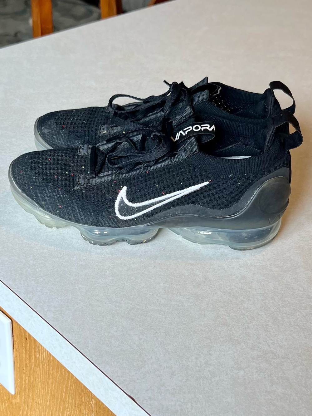Nike Air VaporMax 2022 Flyknit Women Size 8 DC4112 Black Running Shoes Sneakers